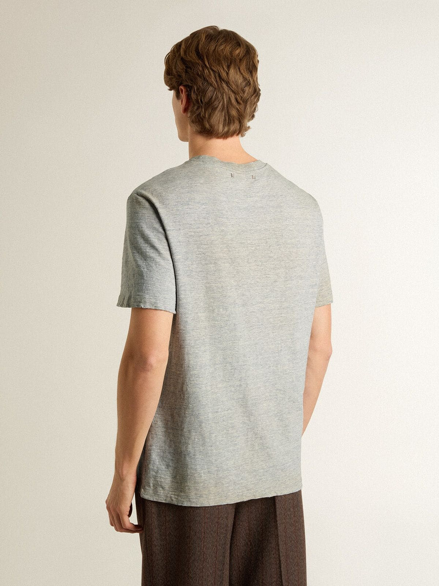 grijs t-shirt voor heren met vintage-look en print op de voorkant.