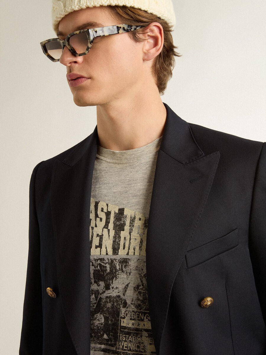grijs t-shirt voor heren met vintage-look en print op de voorkant.