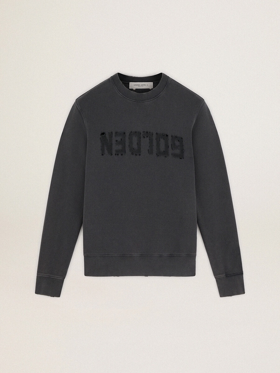 grijze herensweatshirt met logo en een verwassen look.