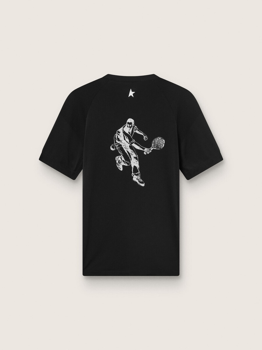 zwart sport-t-shirt voor heren met print op de achterkant.