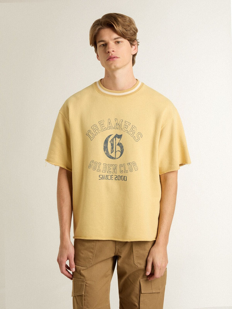 oversized geel katoenen t-shirt voor heren met blauwe print.