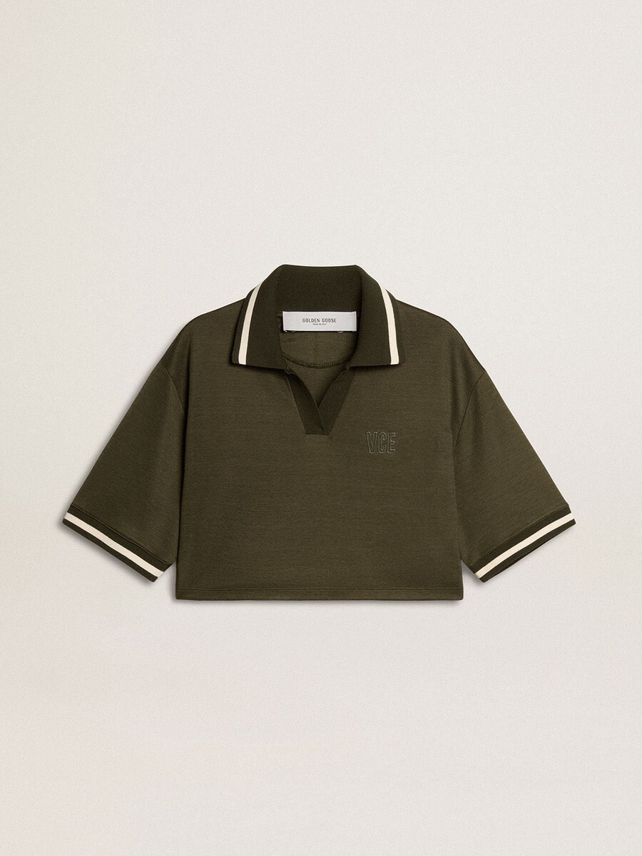 korte polo voor dames in legergroene jersey met borduurwerk