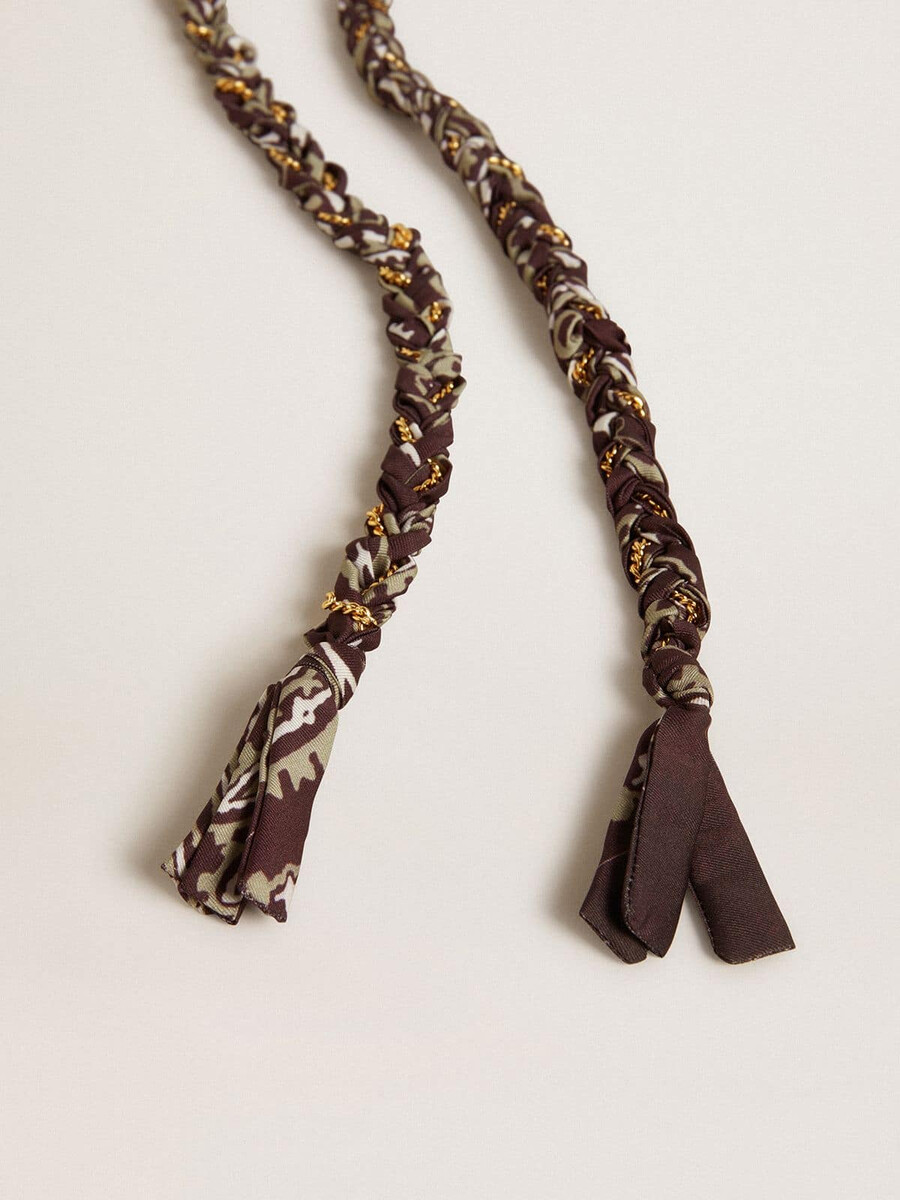 bordeauxrode gevlochten stoffen hanger met messing ketting