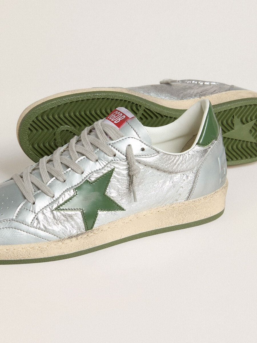 heren ball star in zilverkleurig nylon met groene leren ster en hielstuk.