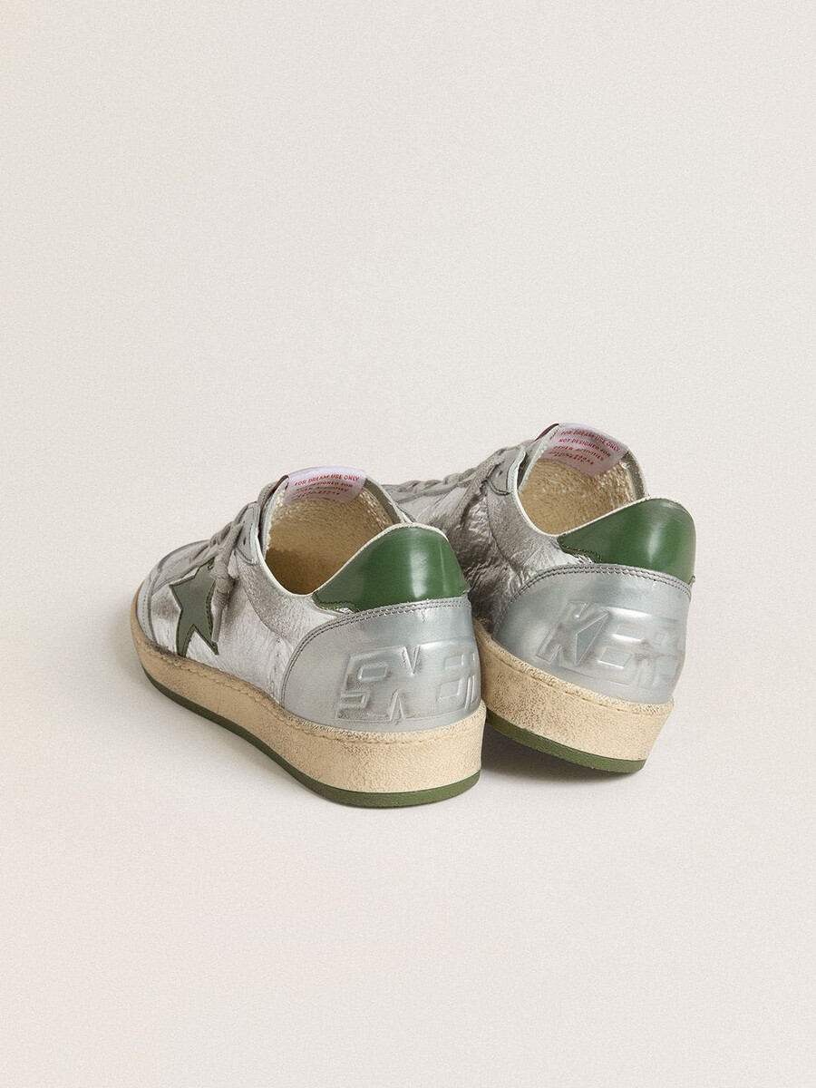 heren ball star in zilverkleurig nylon met groene leren ster en hielstuk.