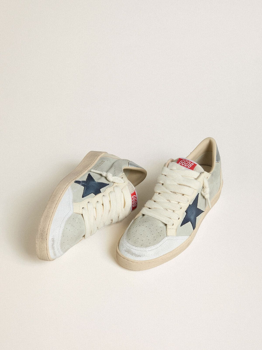 heren ball star in grijs suède met blauwe nubuck ster en hielstuk van gelamineerd leer.