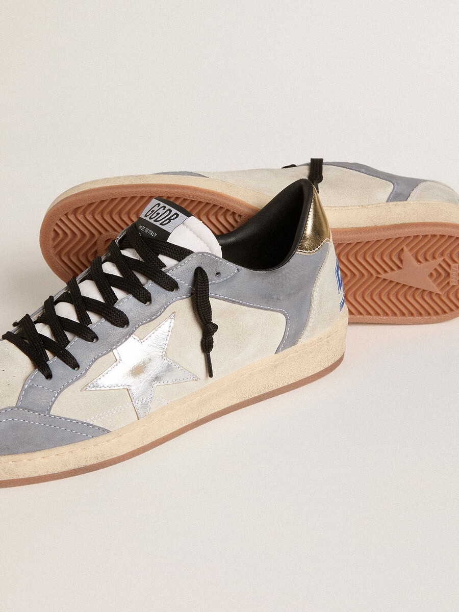 heren ball star van suède en nubuck met een zilverkleurige metallic leren ster en een goudkleurig metallic leren hielstuk.