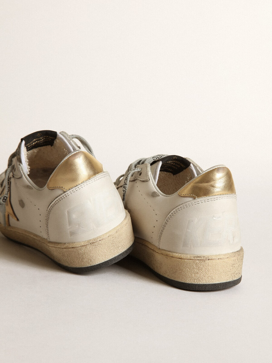 damesballerina met gouden ster en hielstuk.