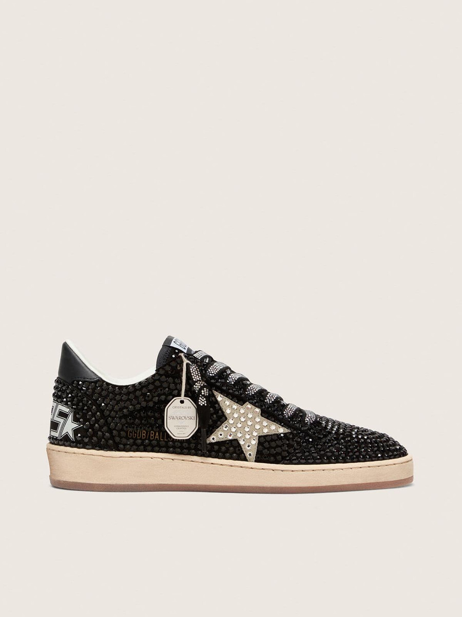ball star in zwart suède met witte ster en swarovski-kristallen.