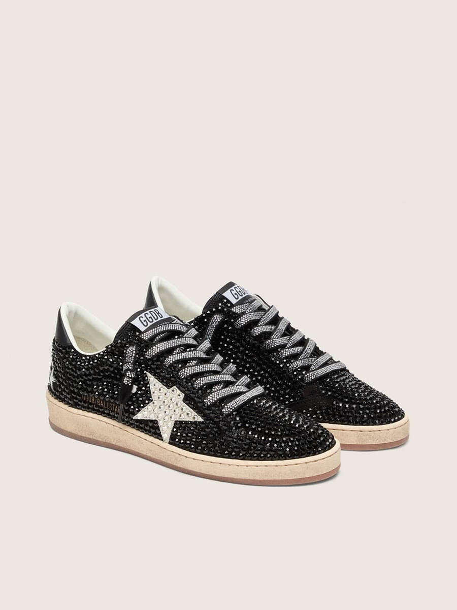 ball star in zwart suède met witte ster en swarovski-kristallen.