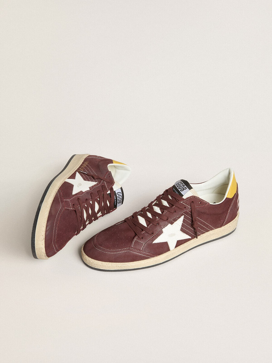damesballerina met ster in chocoladebruin nubuck leren ster en hielstuk.