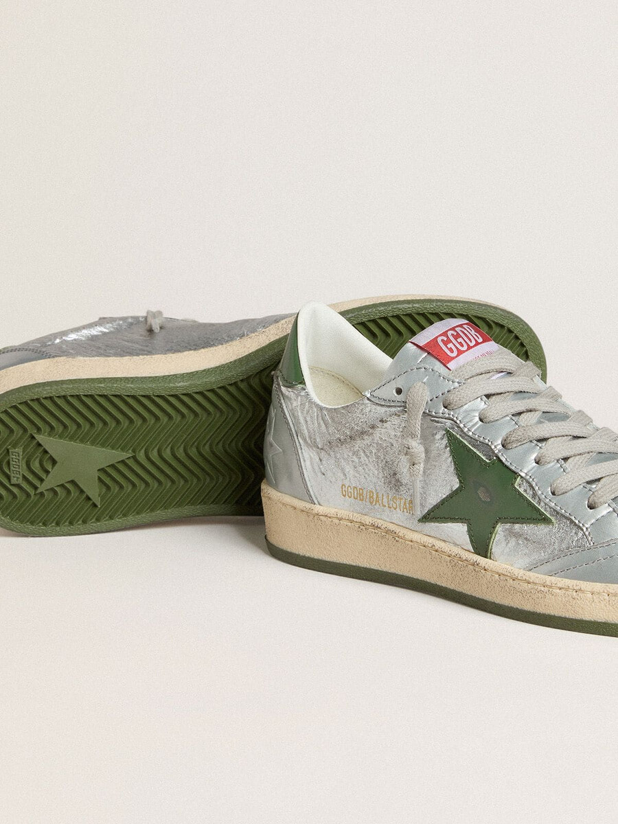 damesballerina met ster in zilverkleurig nylon groene leren ster en hielstuk.