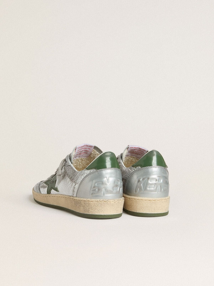 damesballerina met ster in zilverkleurig nylon groene leren ster en hielstuk.