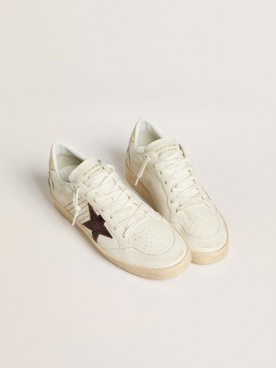 ball star met bordeauxrode leren ster met krokodillenprint en gouden hielstuk.