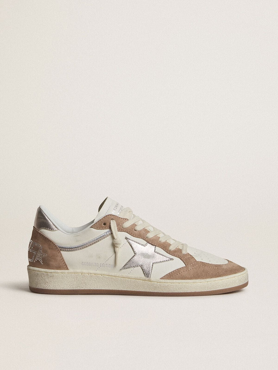 ball star ltd in wit nappaleer en oudroze suède met metallic zilverkleurige leren ster en hielstuk.