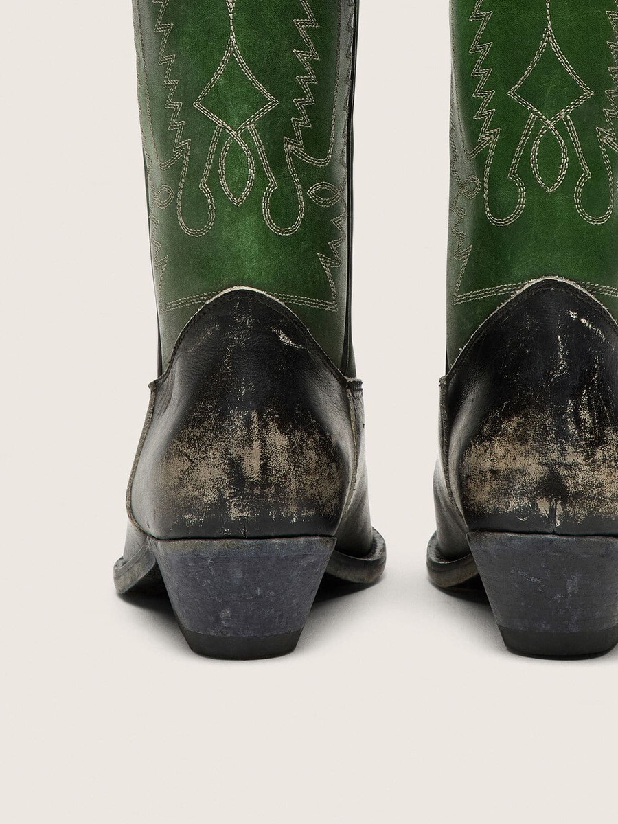 dameslaarzen met hoge wish star-print in zwart leer met een groene leren schacht en witte borduursels.