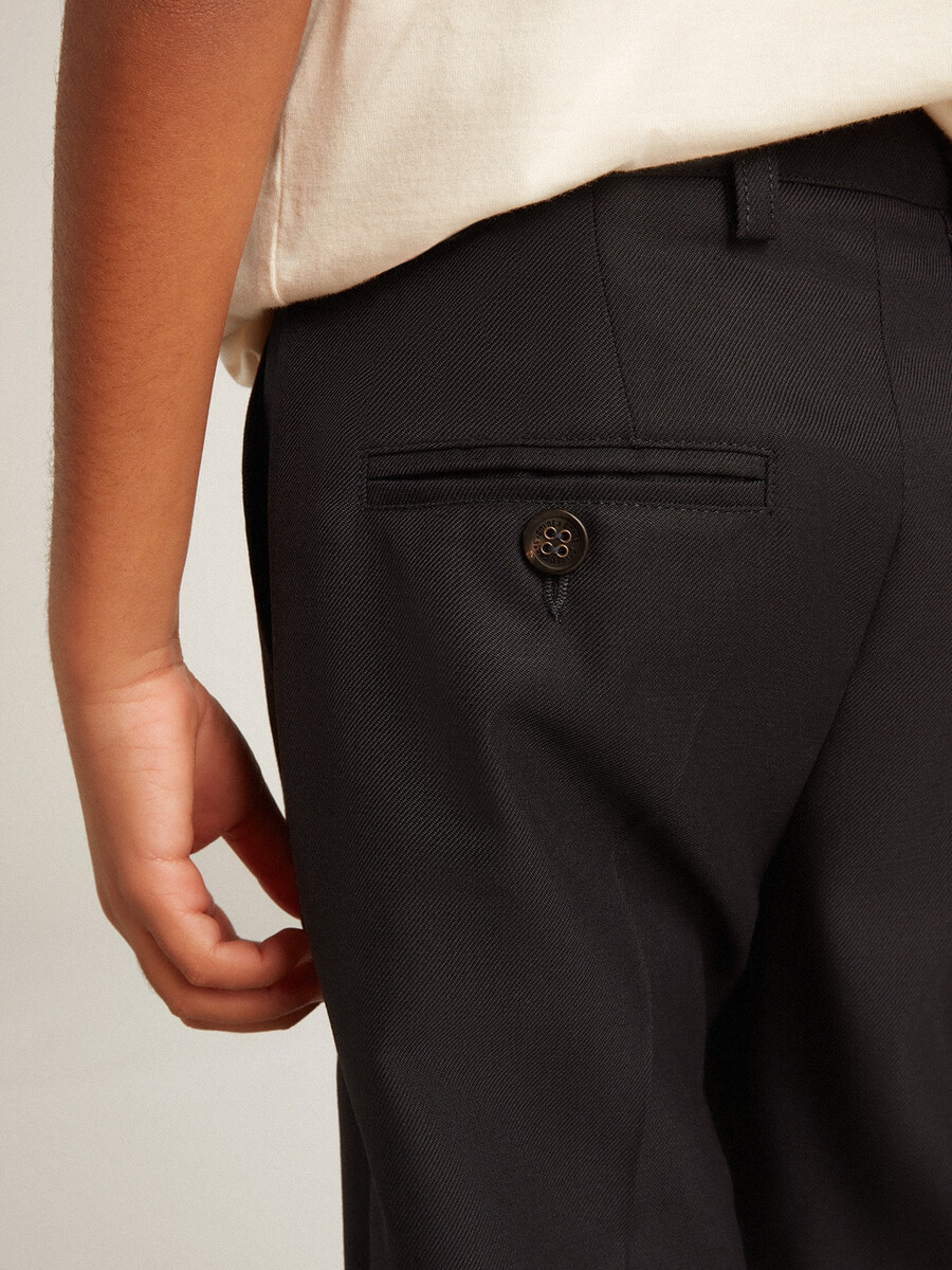 jongensbroek van donkerblauwe wol.