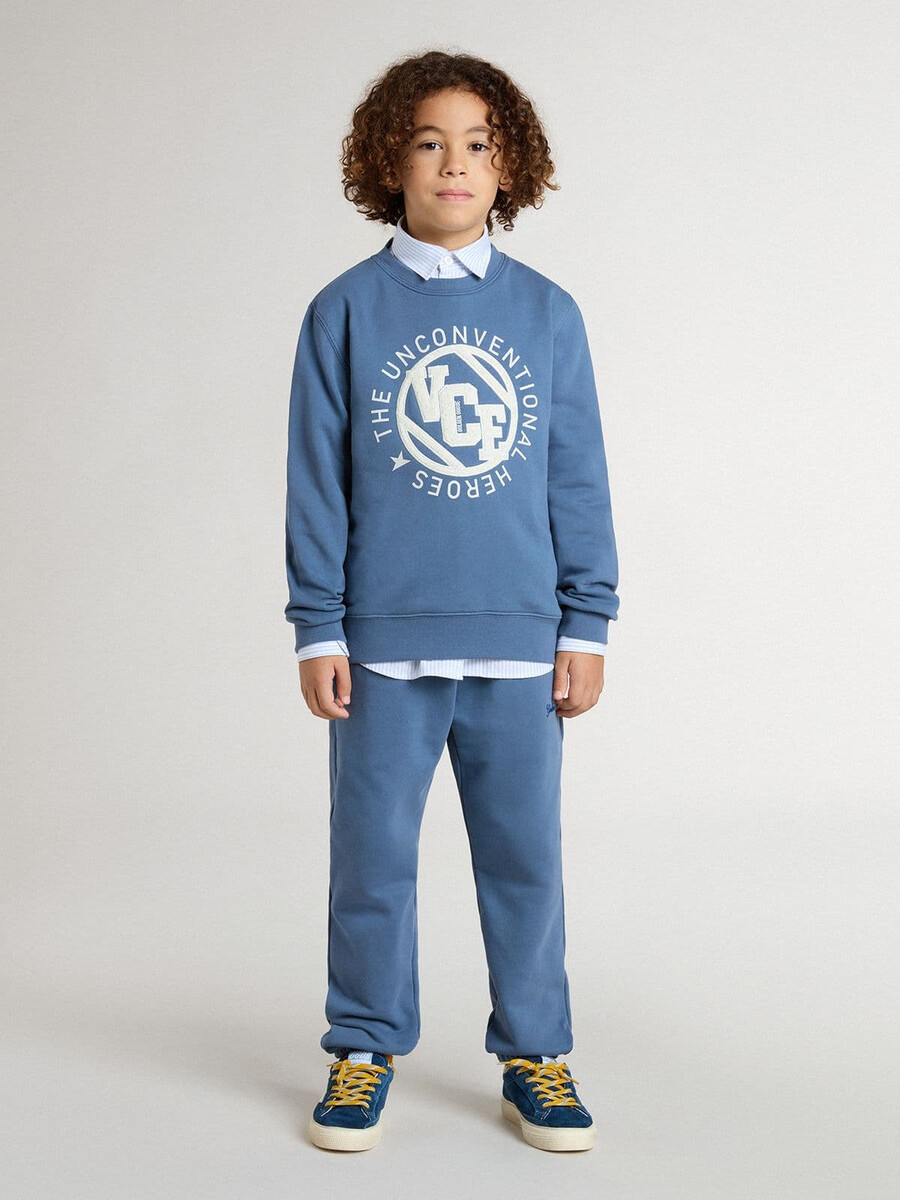 blauwe joggingbroek voor kinderen met borduursel