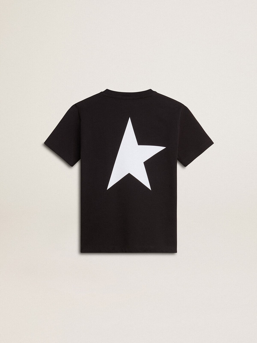 zwart t-shirt met contrasterend wit logo op de voorkant en maxi-ster op de achterkant.