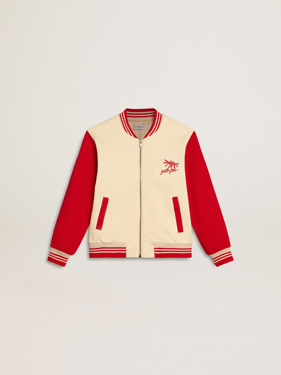 kinderbomberjack van beige en rood katoen met borduurwerk op de borst.