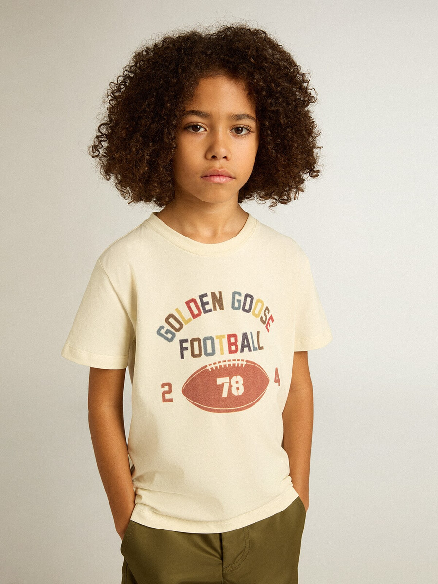 t-shirt voor jongens in versleten wit met veelkleurige letters.