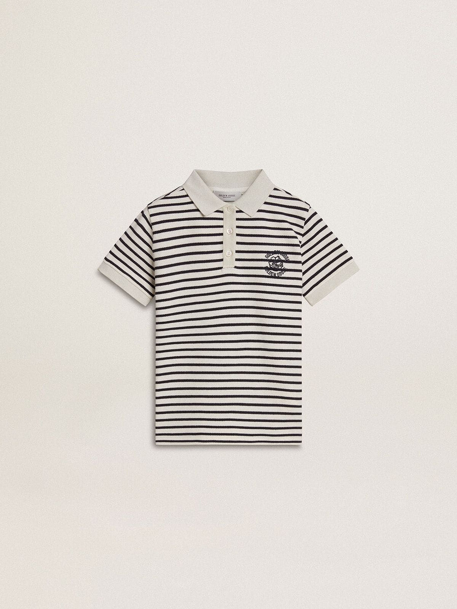witte katoenen polo voor jongens met marineblauwe strepen en borduurwerk.