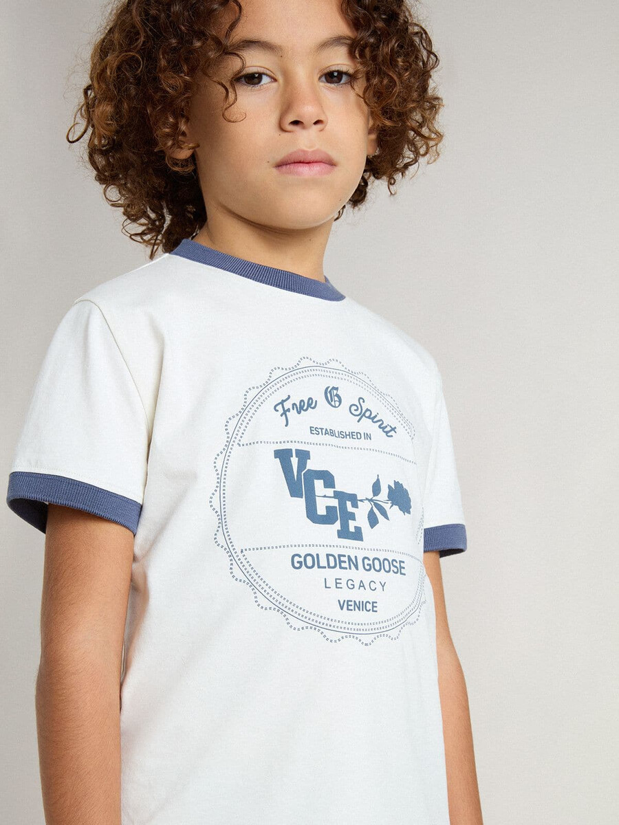 wit t-shirt voor jongens met blauwe opdruk