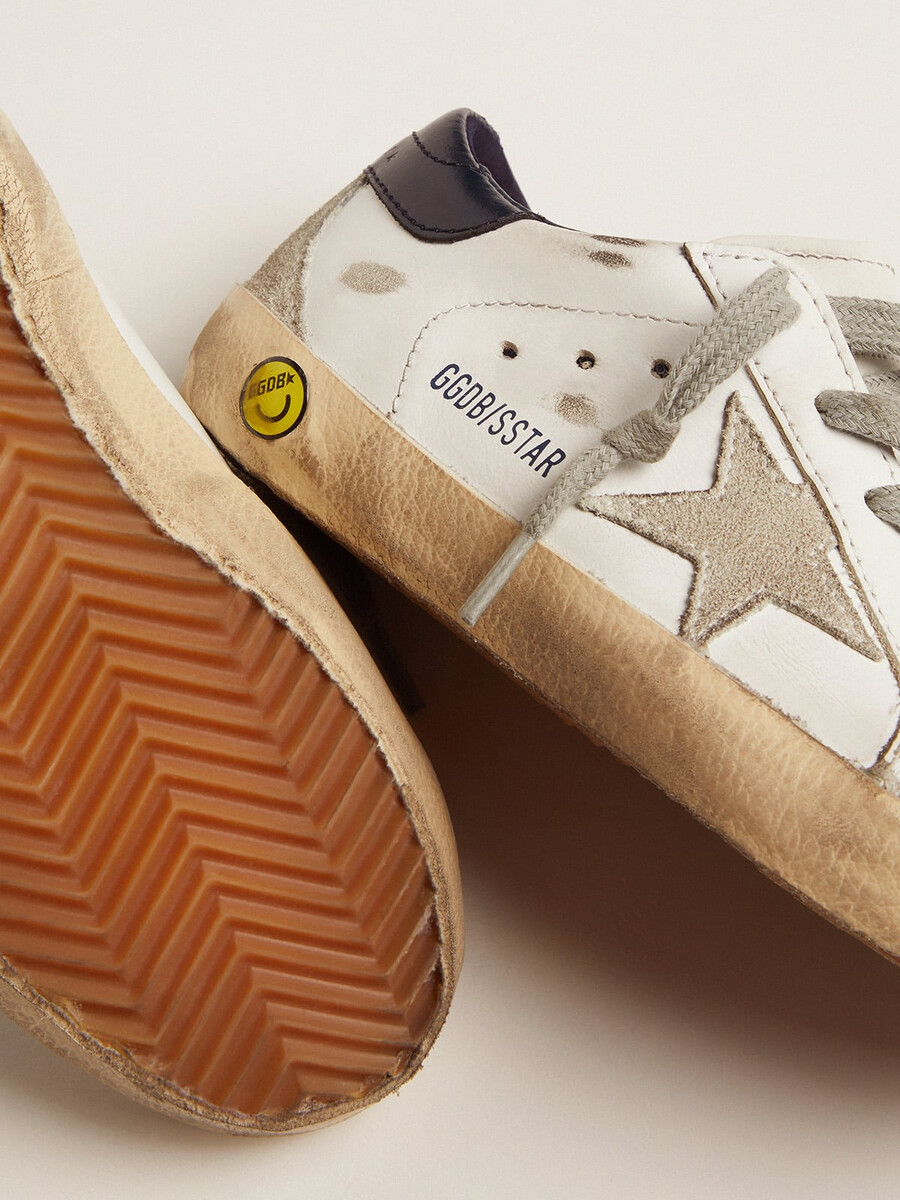 junior super-star met grijze suède ster en blauw hielstuk.
