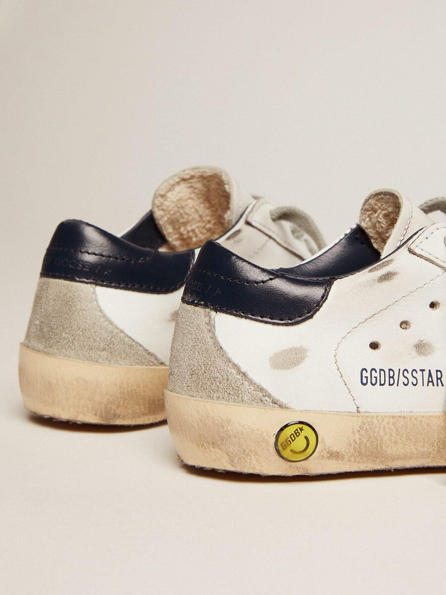junior super-star met grijze suède ster en blauw hielstuk.