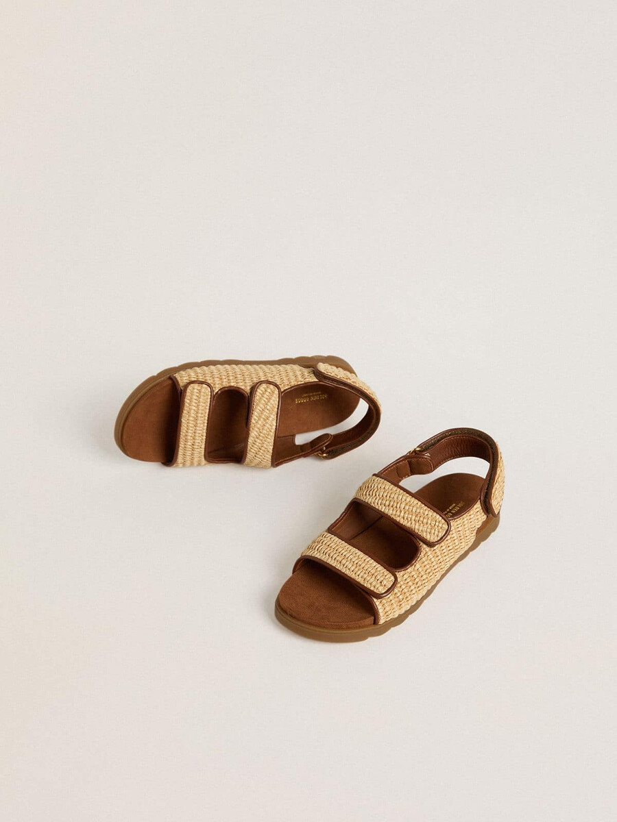noa young sandalen van beige raffia en bruin leer.
