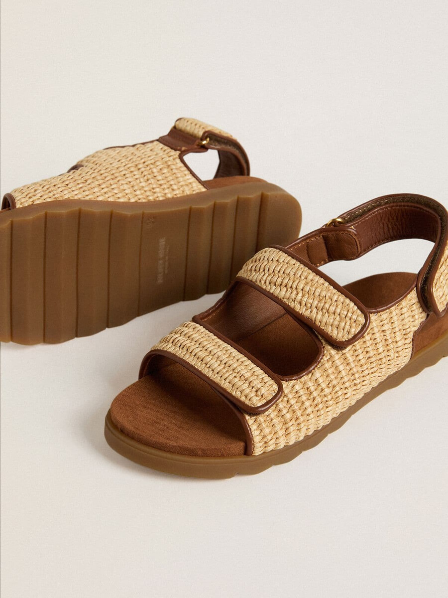 noa young sandalen van beige raffia en bruin leer.