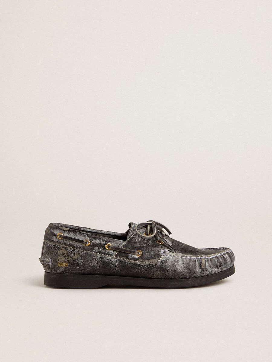 cruise teen loafers in zwart leer met een verwassen look.