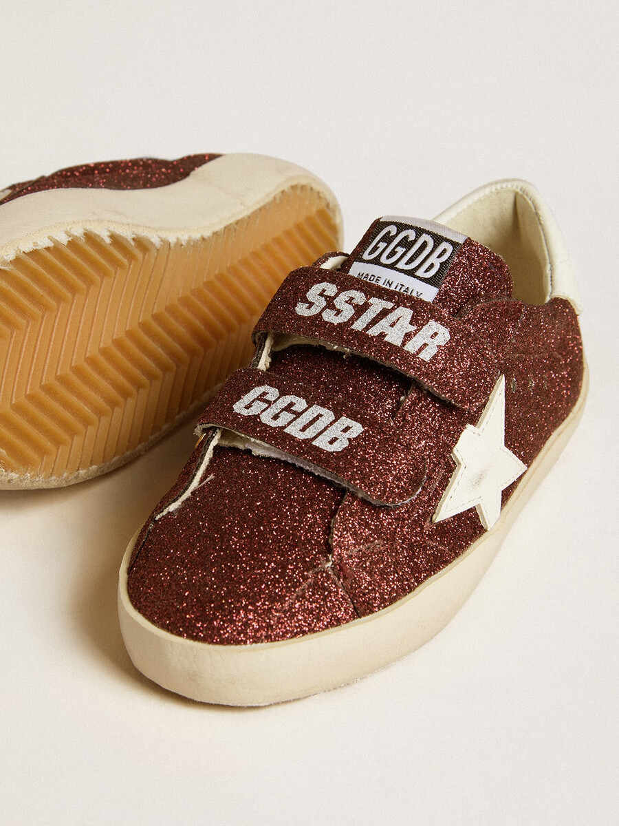 old school junior in bordeauxrode glitter met leren ster en hielstuk.