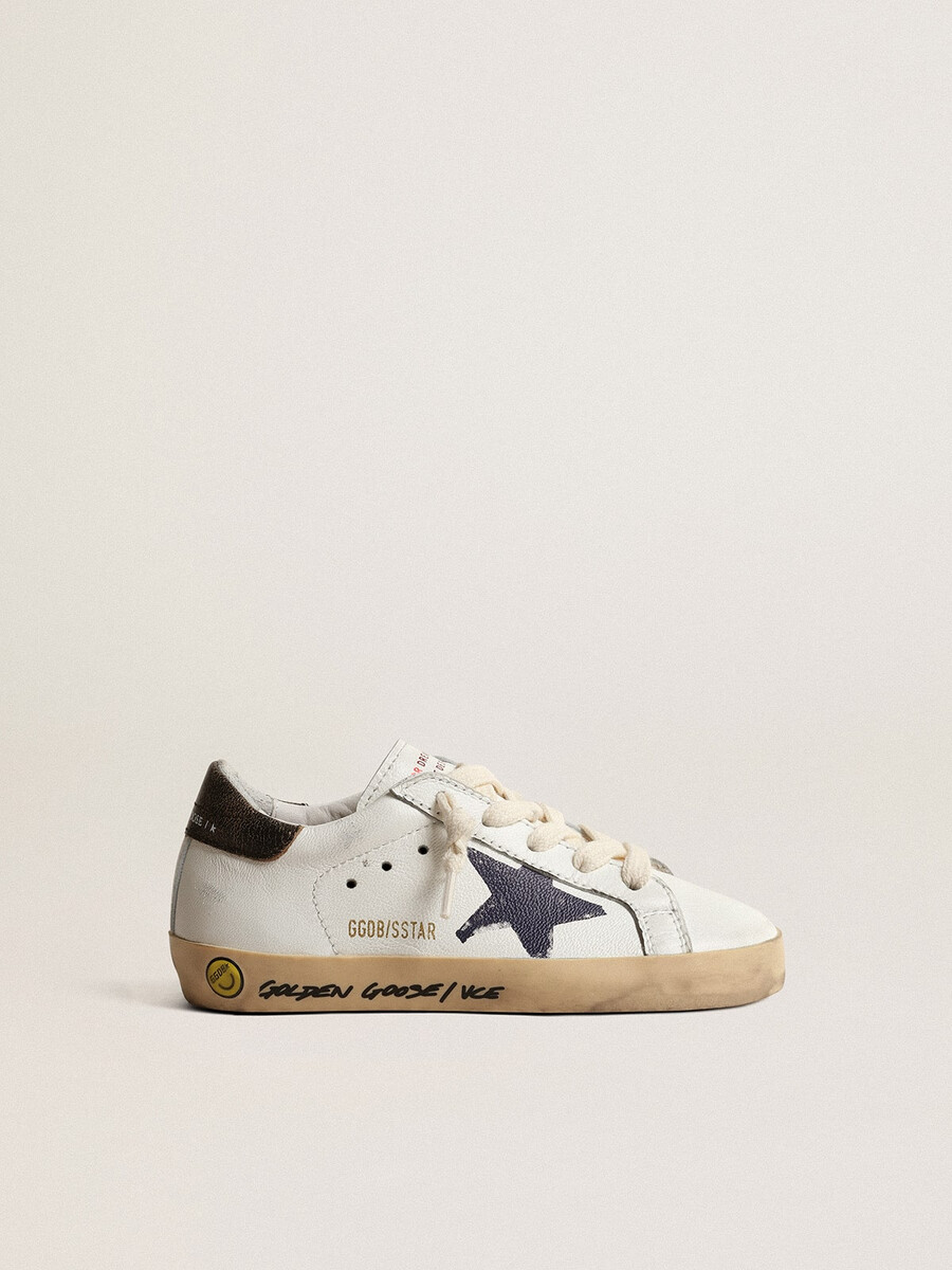 super-star young in nappaleer met een geprinte ster en een zwart hielstuk.