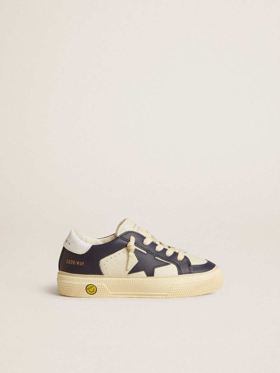 may young in wit en blauw leer met leren ster en hielstuk.