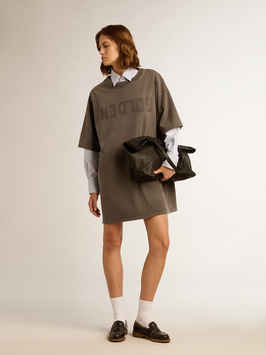 grijze t-shirtjurk voor dames met een verwassen look.