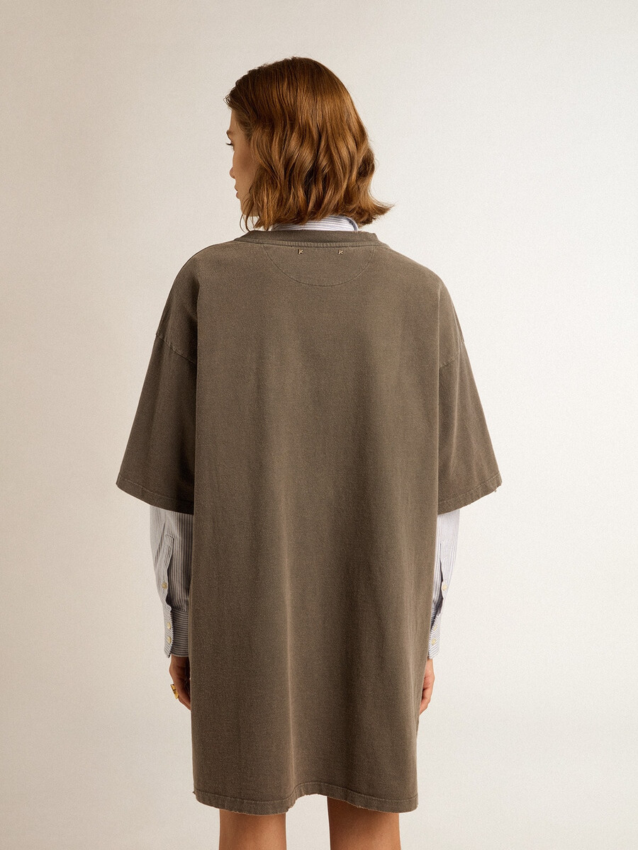 grijze t-shirtjurk voor dames met een verwassen look.