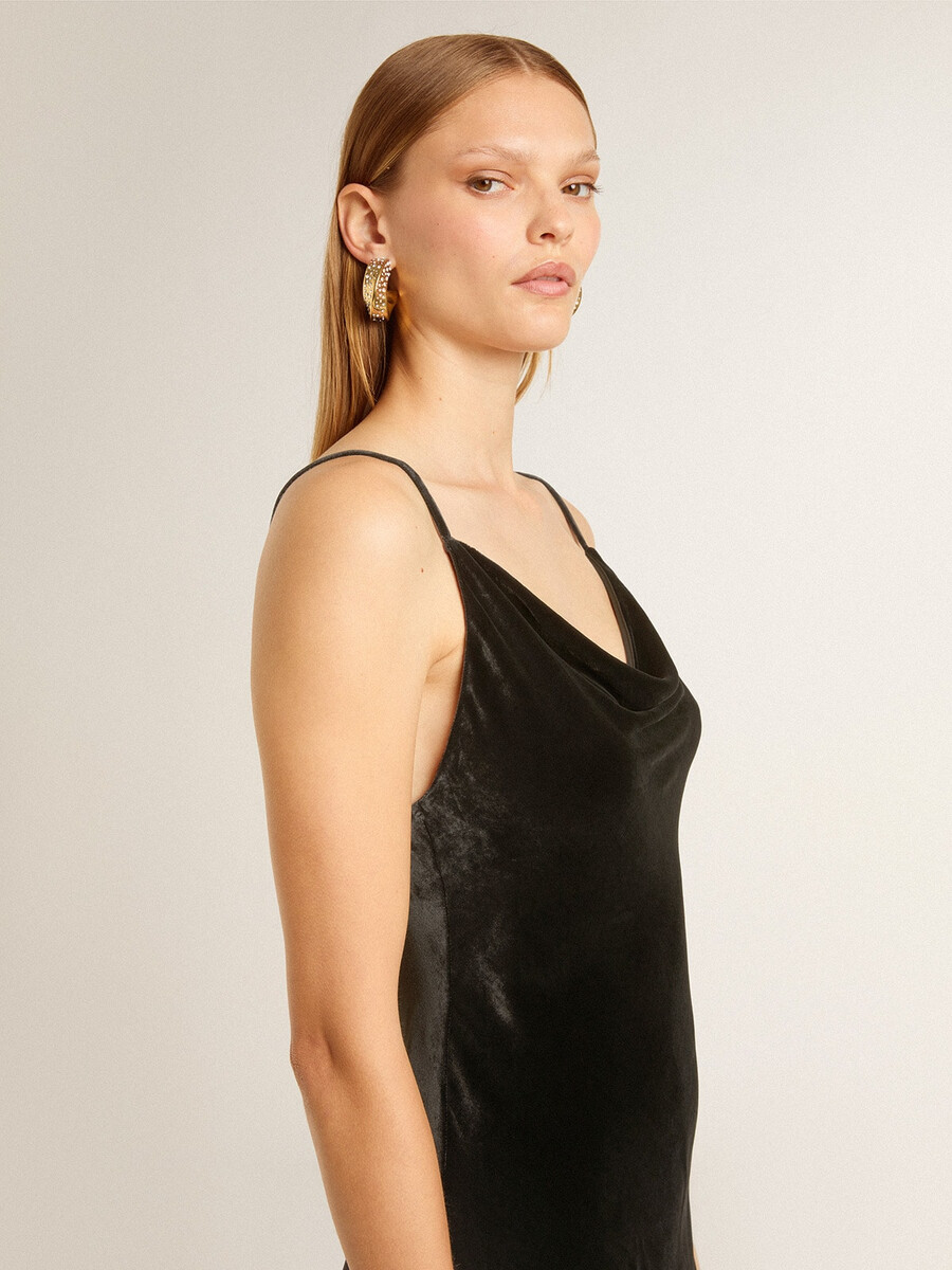 damesjurk in zwart fluweelachtig model