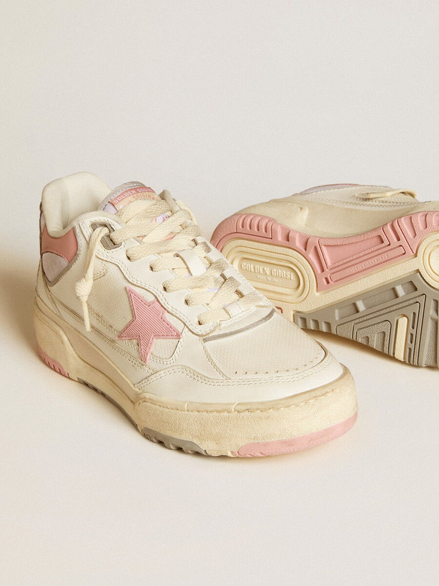 dames forty2 met roze ster en witte leren hielband.