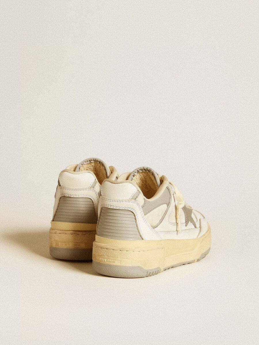 dames forty2 met grijze ster en witte leren hielband.