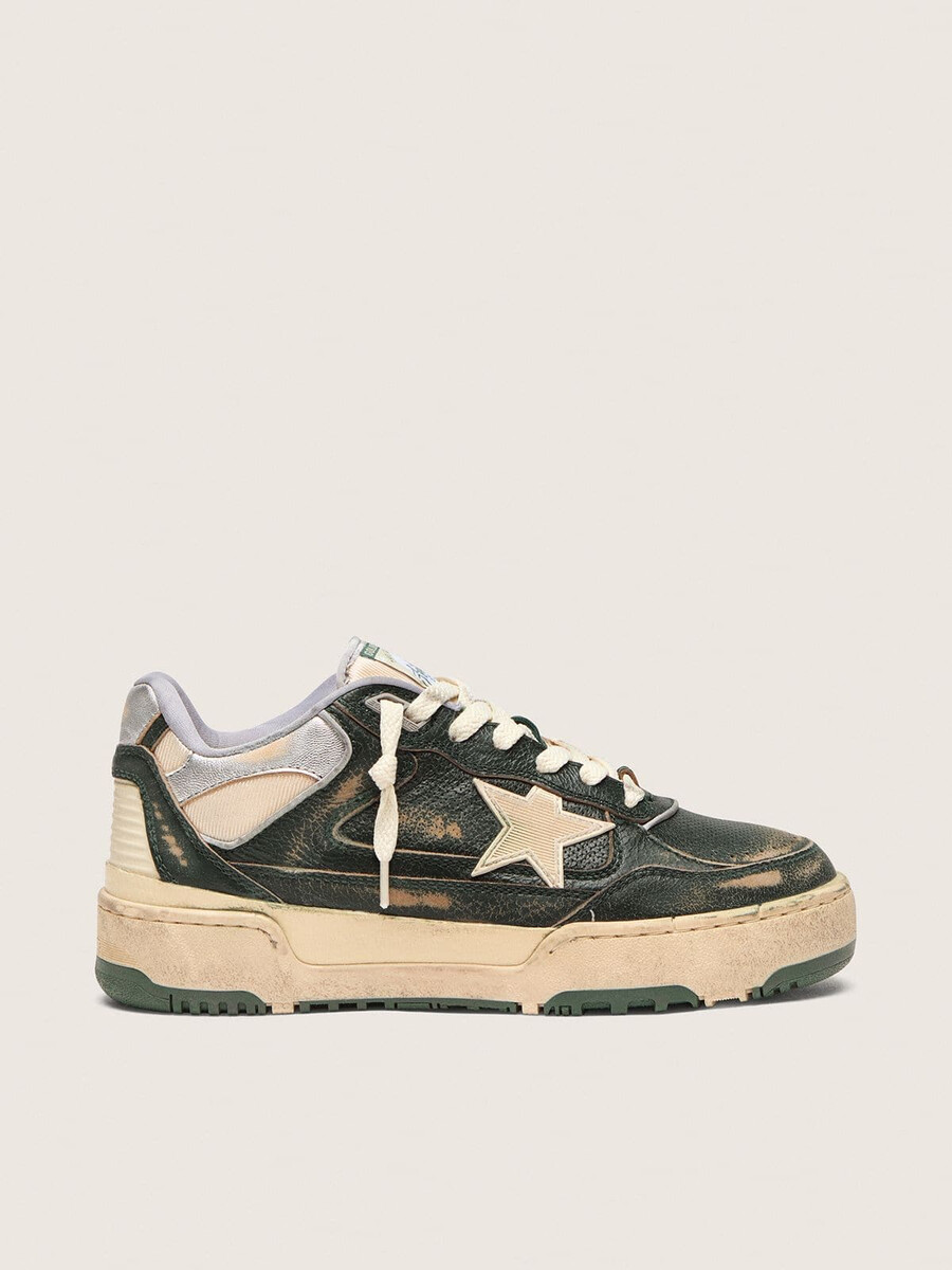 dames forty2 in groen leer en crèmekleurig nylon met tpu-ster en zilverkleurig leren hielstuk.