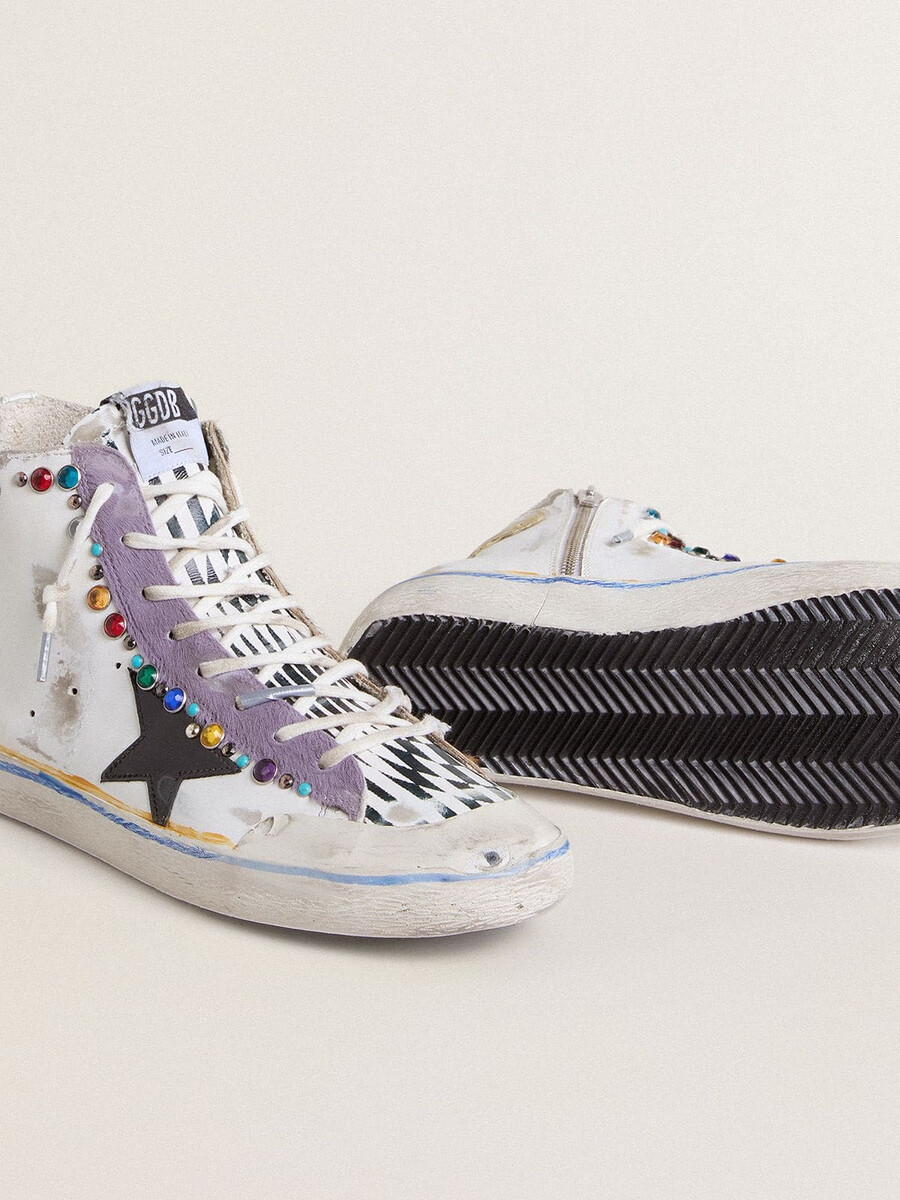 francy penstar lab herensandaal met zwarte leren ster en veelkleurige studs.
