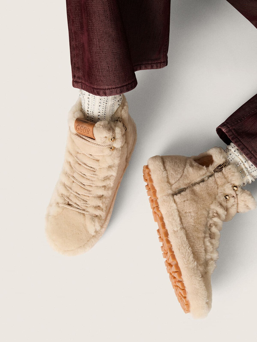 dames francy in beige schapenvacht met bruine leren ster