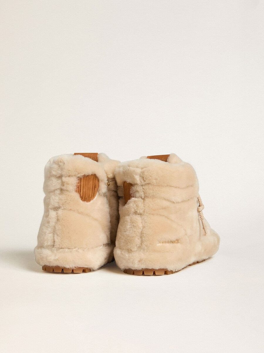dames francy in beige schapenvacht met bruine leren ster