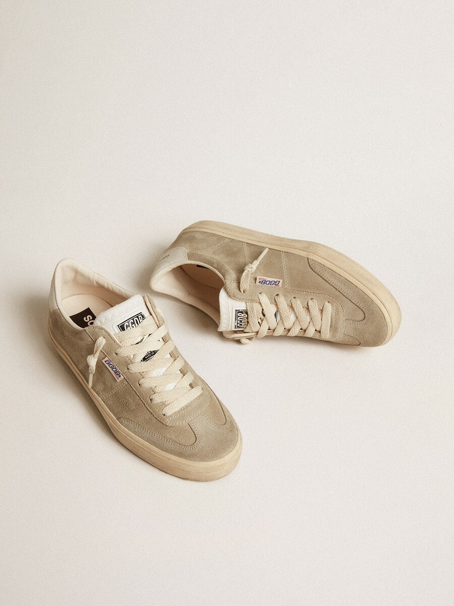 dames soul star in beige suède met wit leren hielstuk.