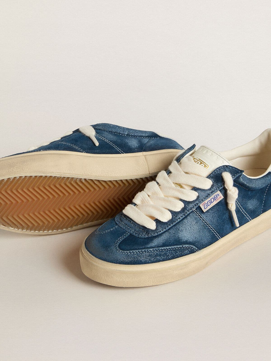 dames soul star in blauw suède met wit leren hielstuk.