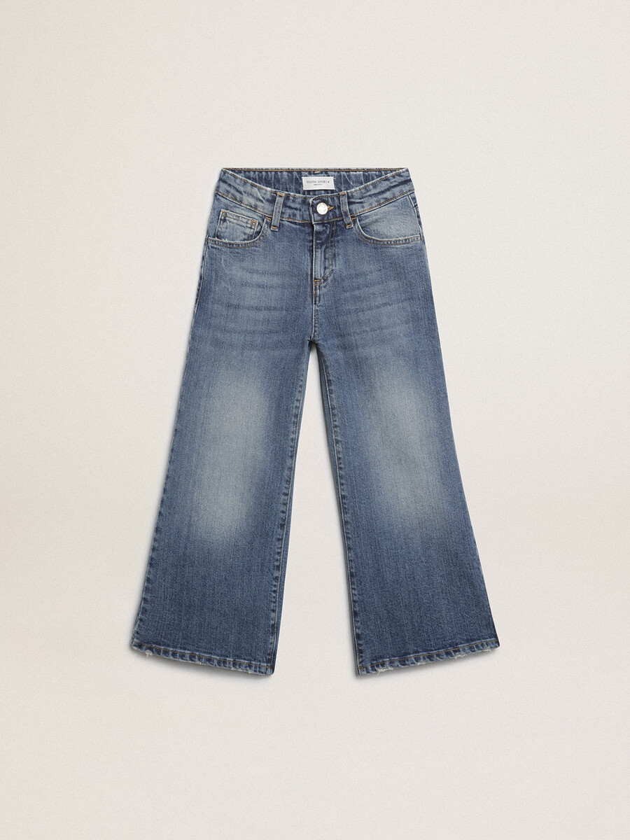 jeans met wijde pijpen in een middenblauwe denimstof.