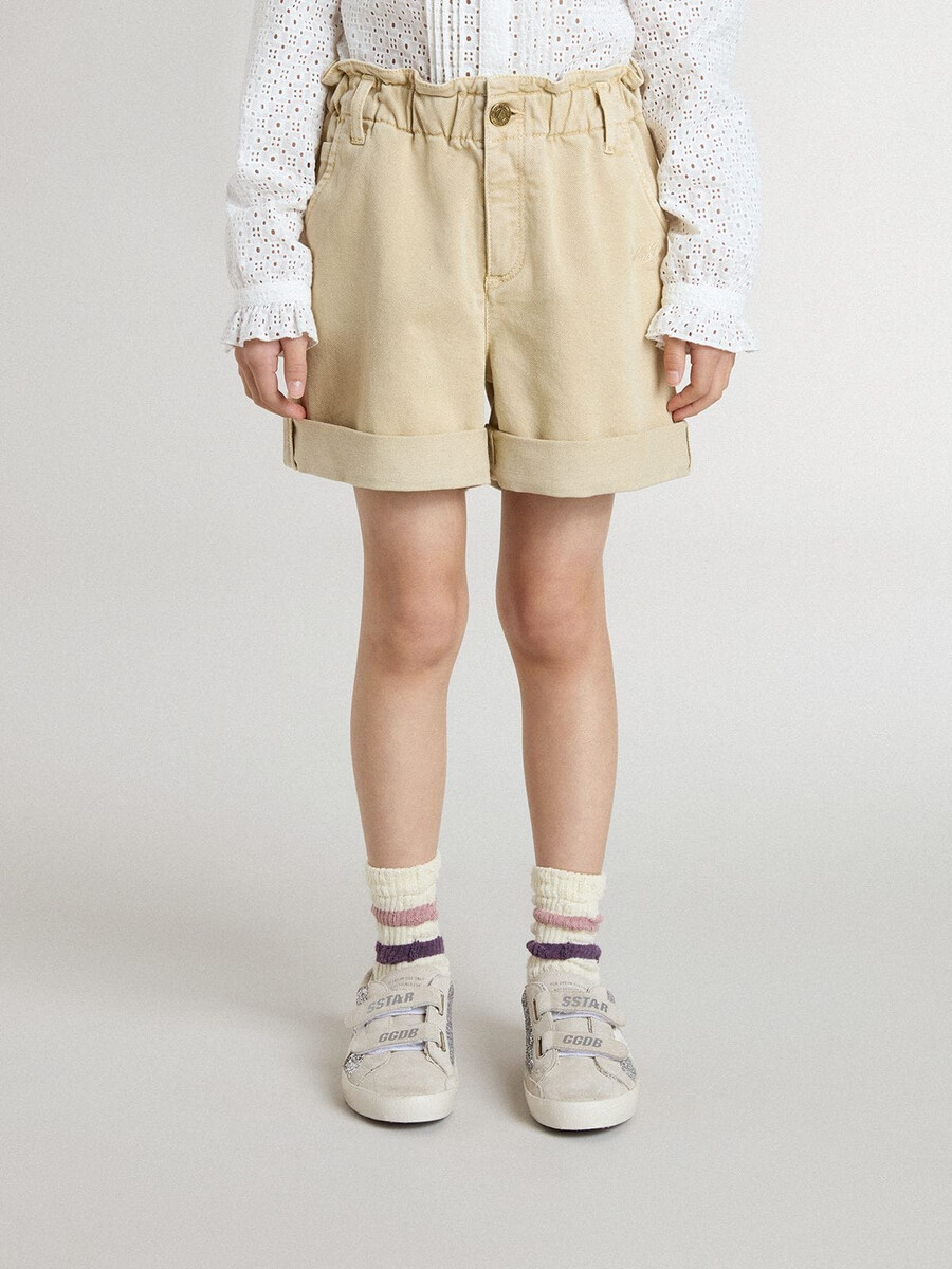 zandkleurige shorts voor meisjes met geborduurd logo