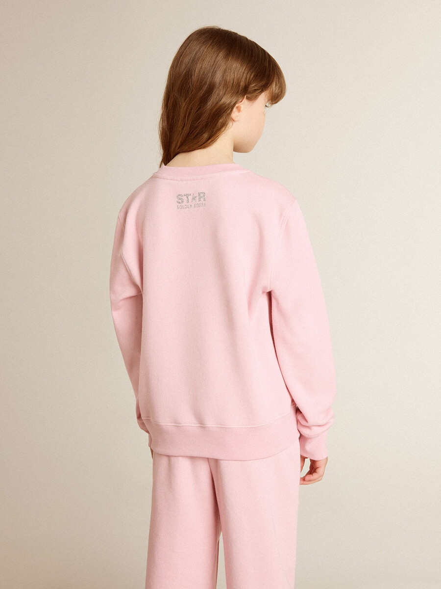 roze sweatshirt met een grote ster van zilveren glitter op de voorkant.