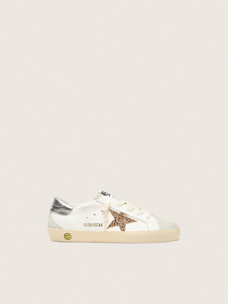 junior super-star met gouden glitterster en zilverkleurig metallic leren hielstuk.